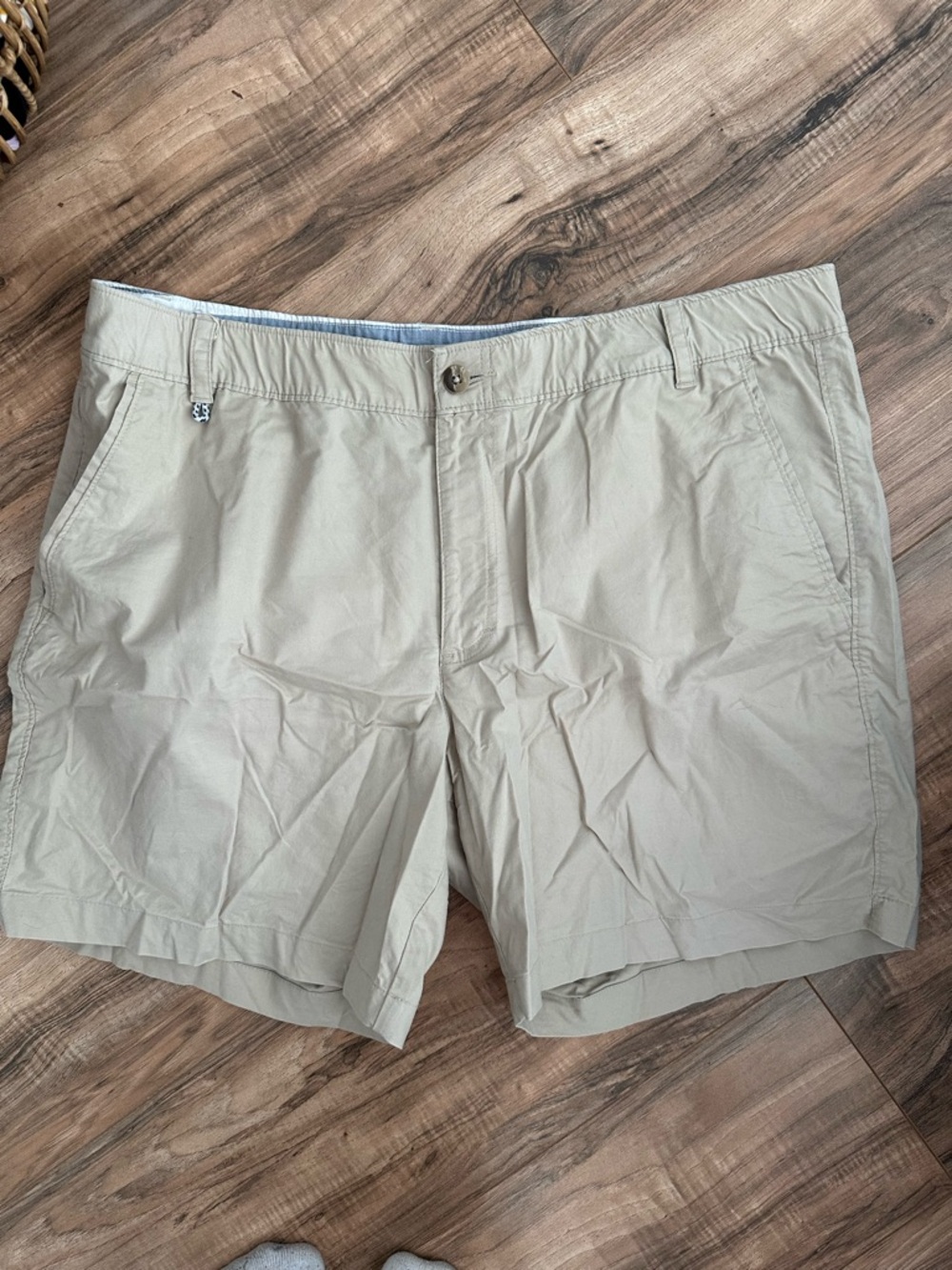 Men’s Columbia Khaki Shorts Waist 40” EUC